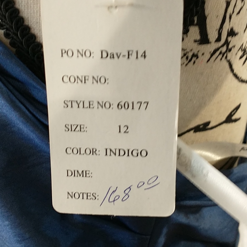 Formal dress - Picture 4 of 4